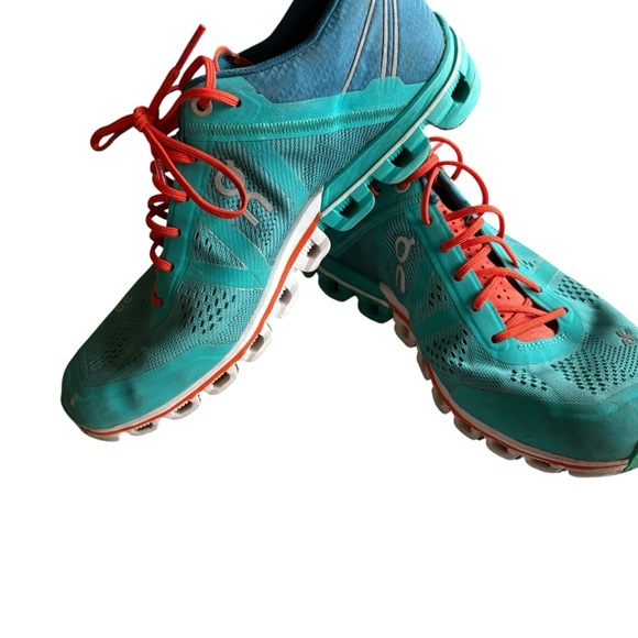 On Running Women's Turquoise and Coral Athletic Shoes size 7.5 - Picture 5 of 8